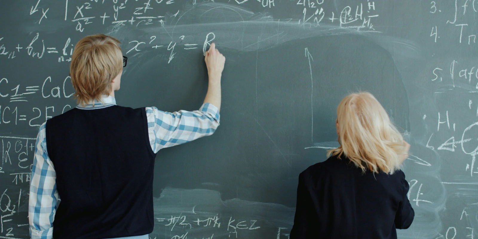 Littérature Comparée : Études des Mouvements Littéraires Mondiaux